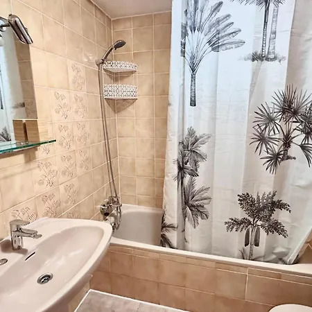 Stylish 2br With Sea View 아파트 미하스