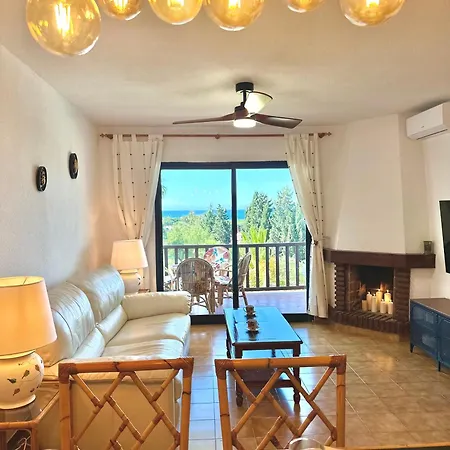 Stylish 2br With Sea View 미하스