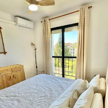 Stylish 2br With Sea View 아파트 미하스