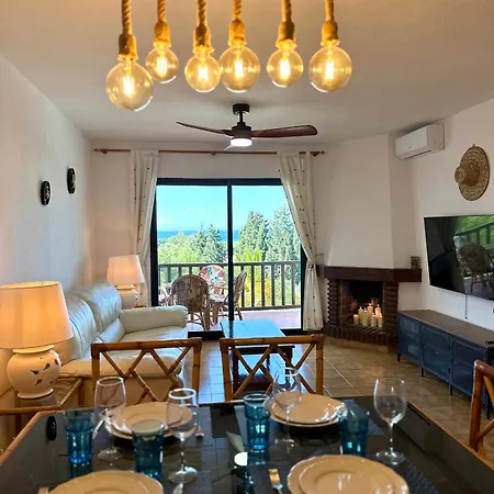 Stylish 2br With Sea View
