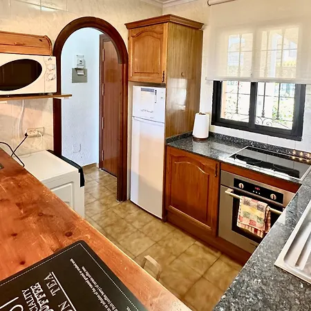 Stylish 2br With Sea View