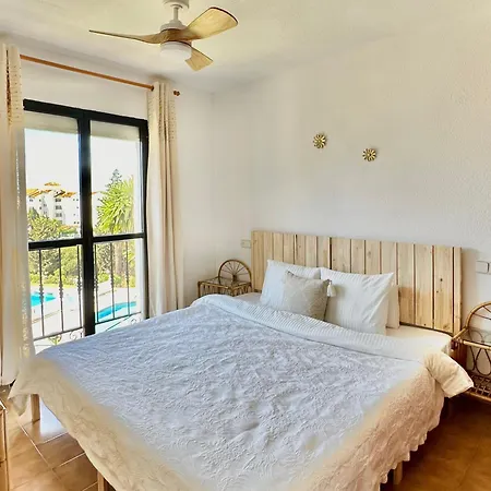 Stylish 2br With Sea View 미하스