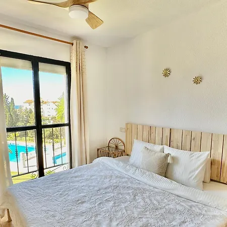 Stylish 2br With Sea View