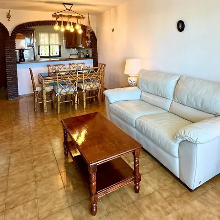 Stylish 2br With Sea View 미하스