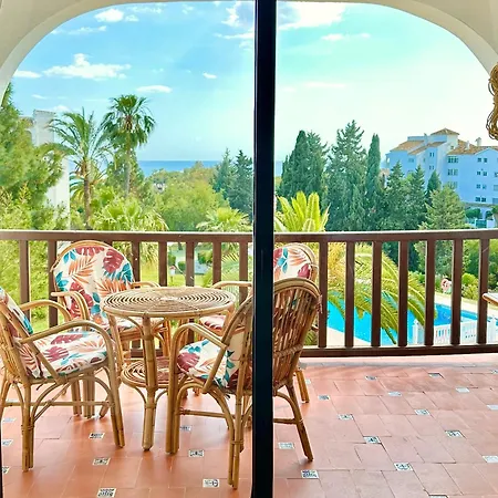 Stylish 2br With Sea View 미하스