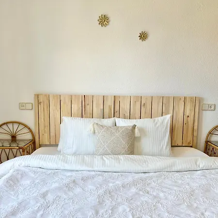 Stylish 2br With Sea View